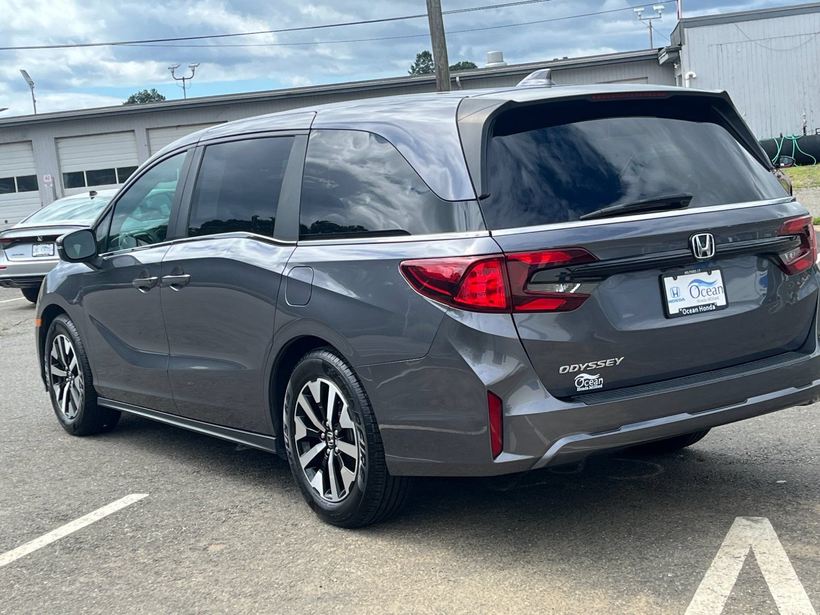 Used 2025 Honda Odyssey EX-L image 3