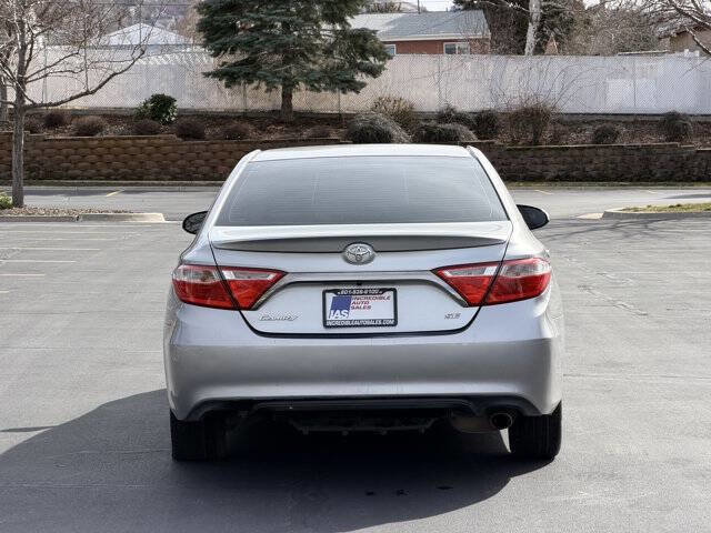 Used 2015 Toyota Camry SE image 5
