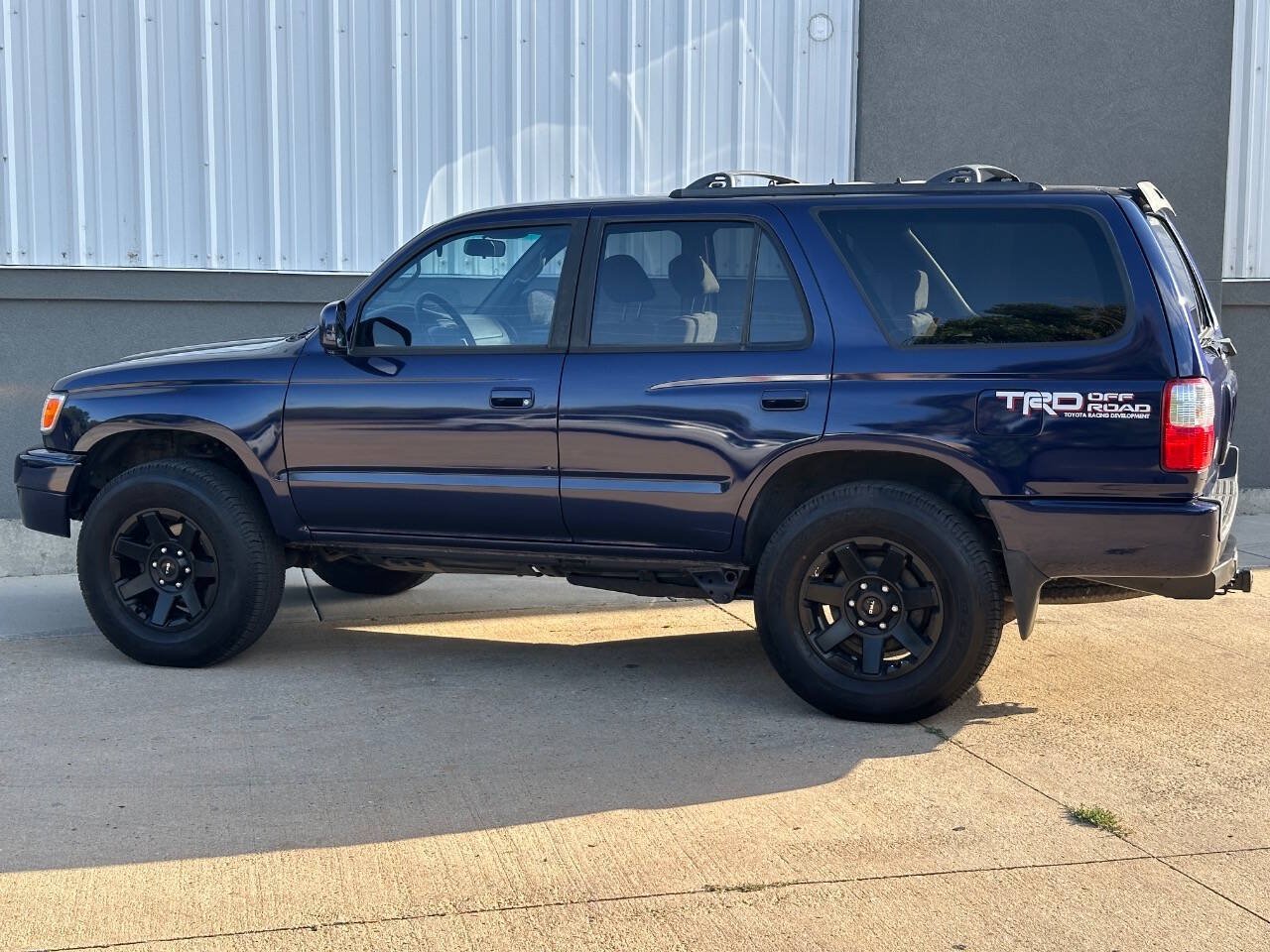 Used 2001 Toyota 4Runner SR5 w/ Upgrade Value Pkg 3 AWD/4WD image 9