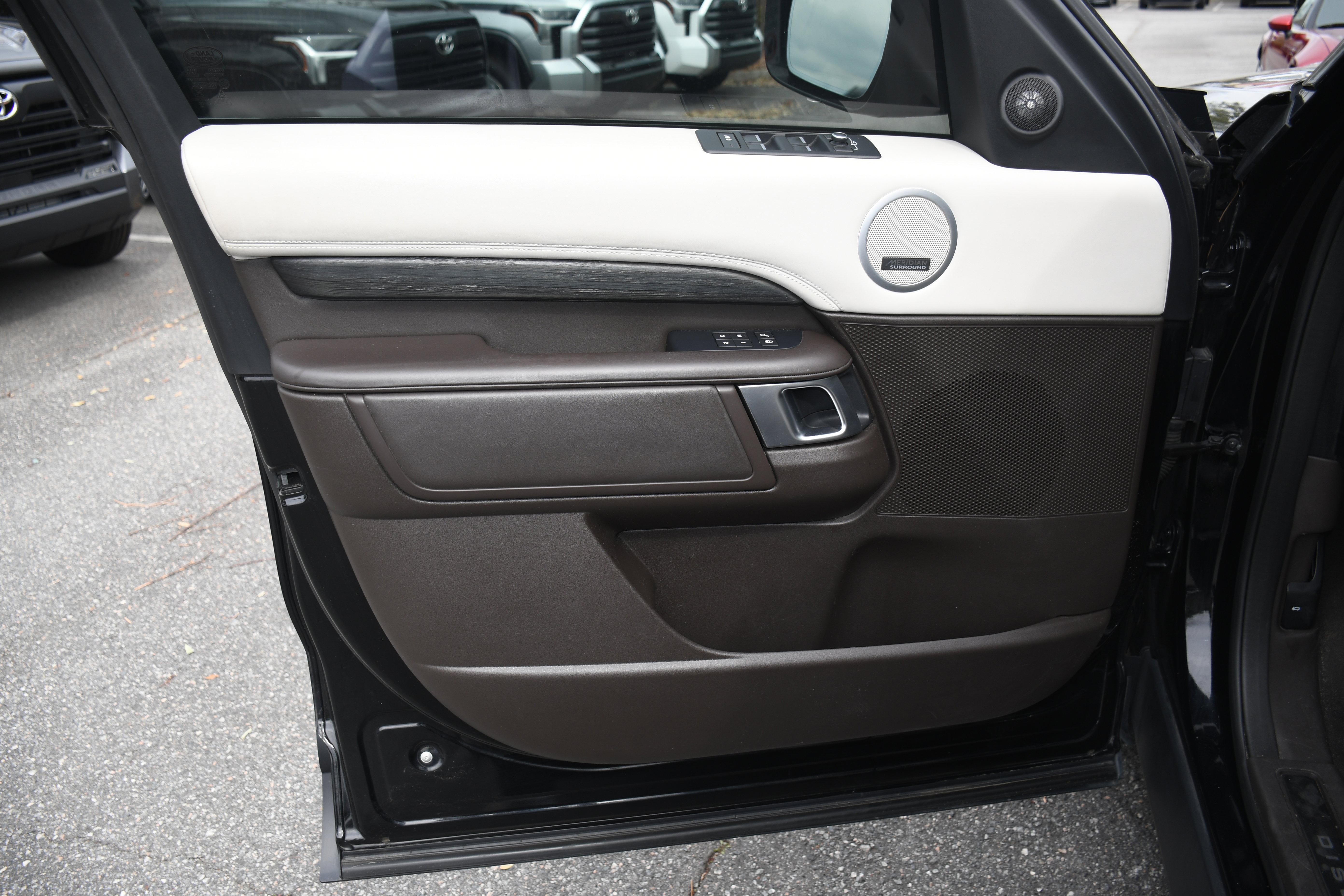 Used 2017 Land Rover Discovery HSE Luxury image 10