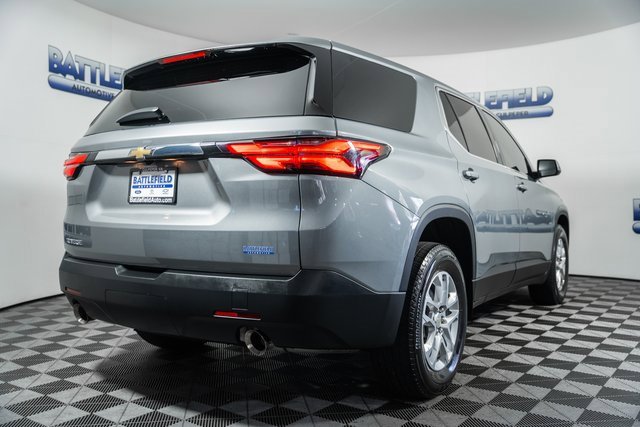 Used 2023 Chevrolet Traverse LS image 5