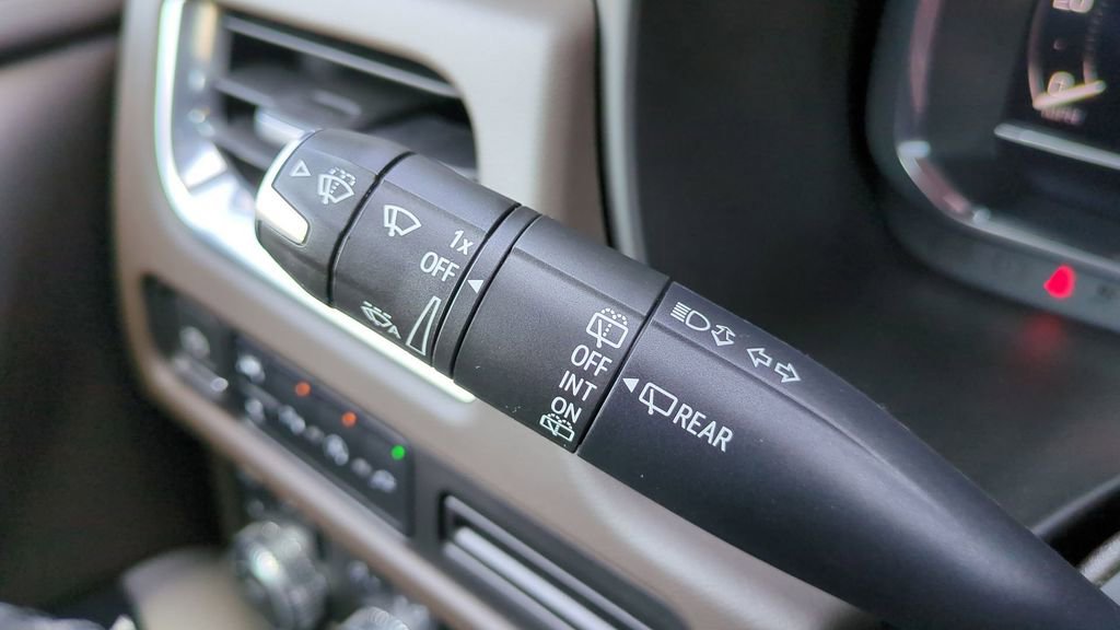 Used 2022 GMC Yukon SLT image 30