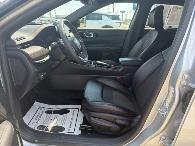 Used 2025 Jeep Compass Trailhawk image 17