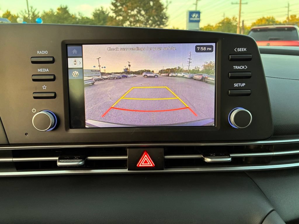 Used 2025 Hyundai Elantra SE FWD image 28
