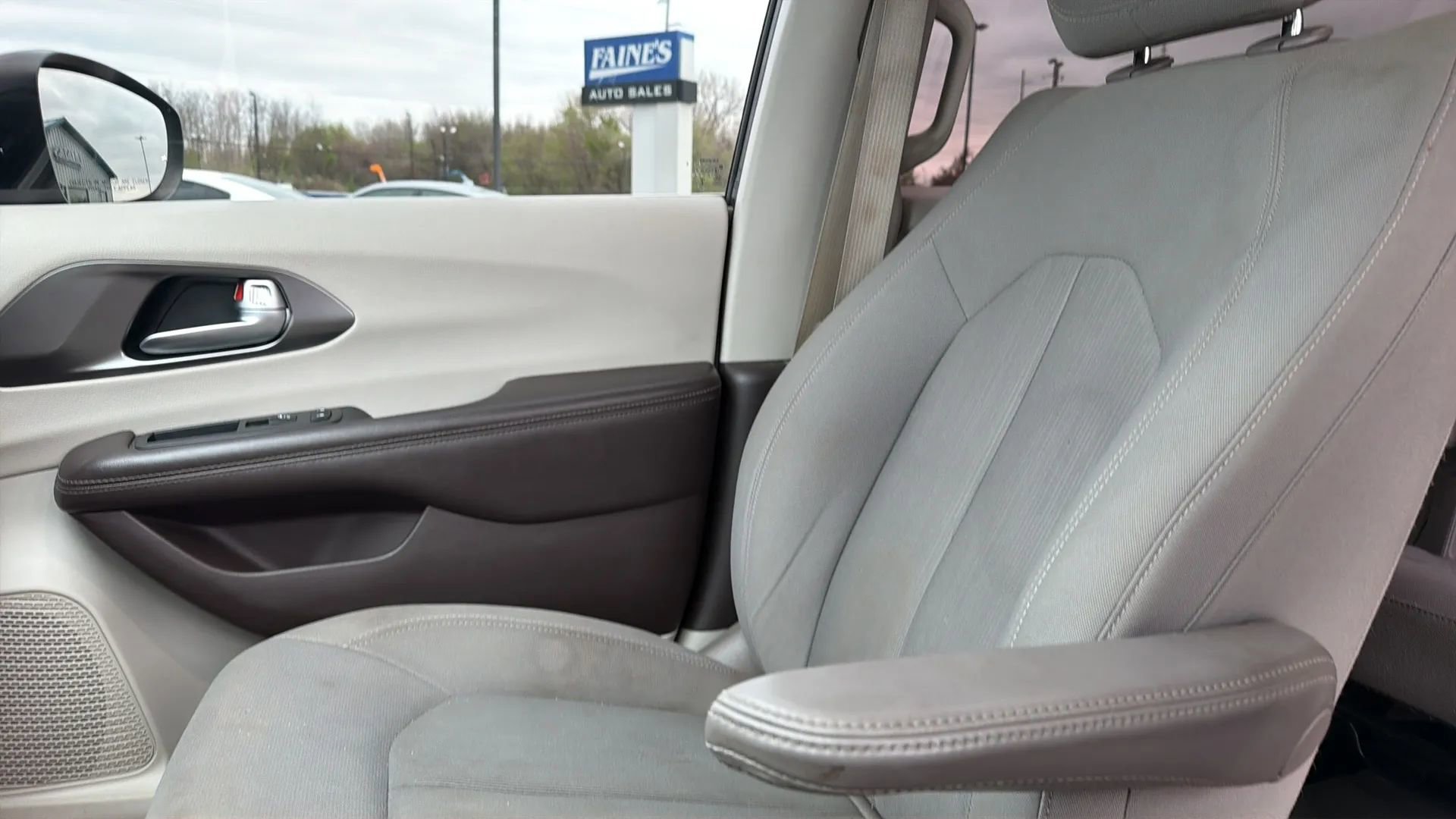 Used 2017 Chrysler Pacifica Touring image 55