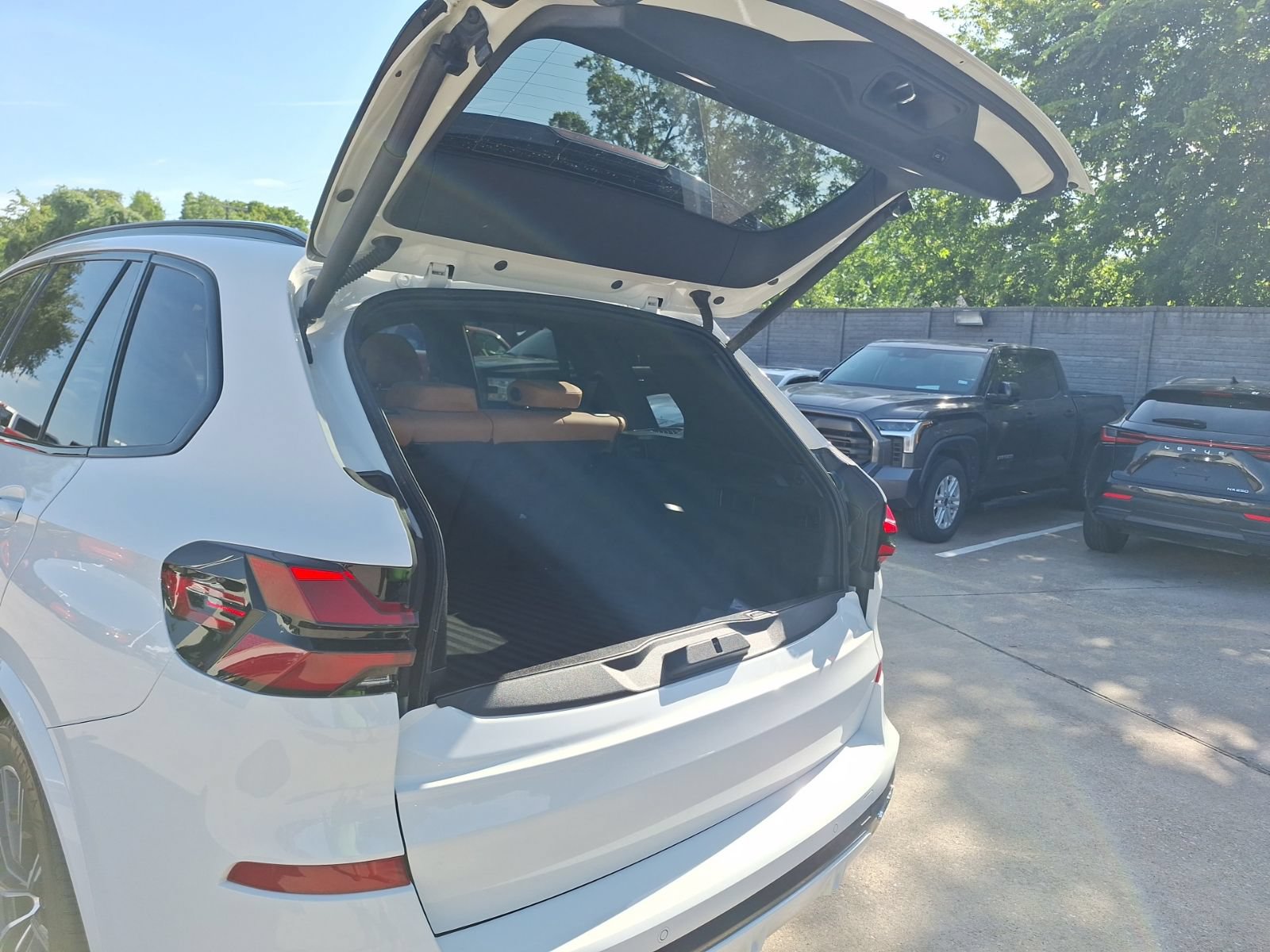 Used 2024 BMW X5 xDrive40i w/ Executive Package AWD/4WD image 38
