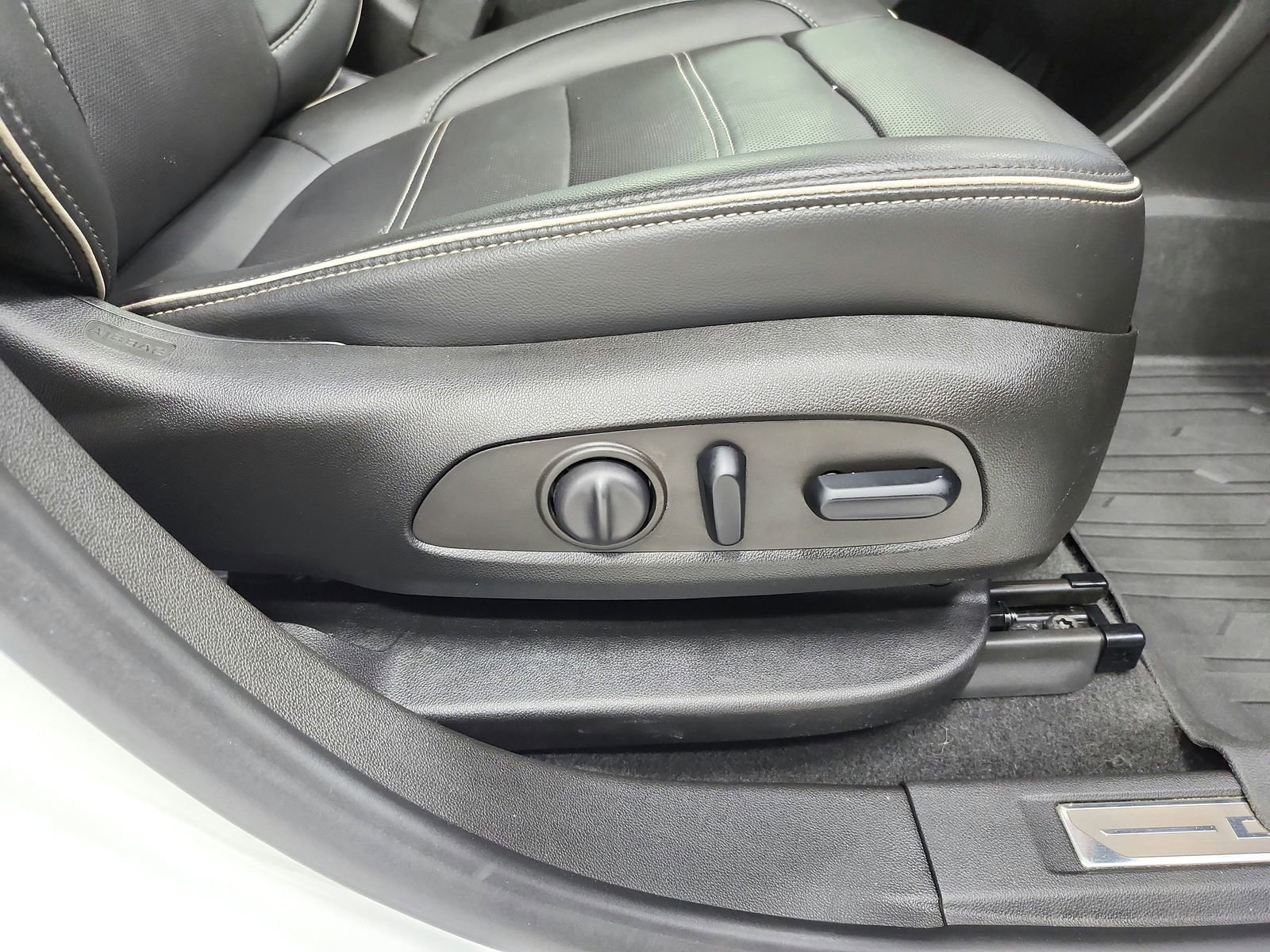 Used 2022 GMC Acadia Denali w/ LPO, Floor Liner Package FWD image 45
