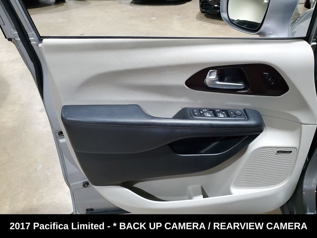 Used 2017 Chrysler Pacifica Limited FWD image 8