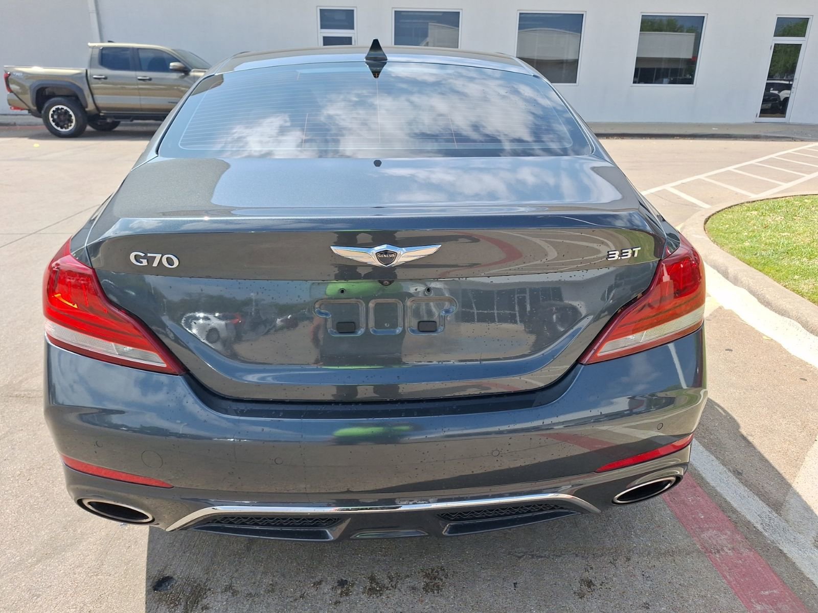 Used 2019 Genesis G70 3.3T Design image 5