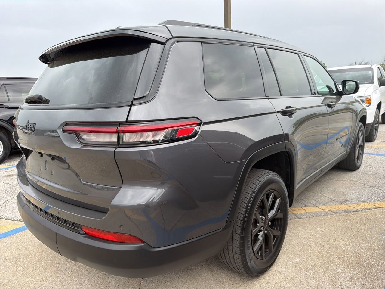 Used 2024 Jeep Grand Cherokee L Laredo AWD/4WD image 5