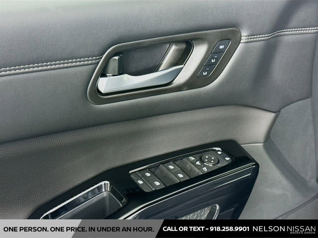 New 2026 Nissan Pathfinder Platinum image 17