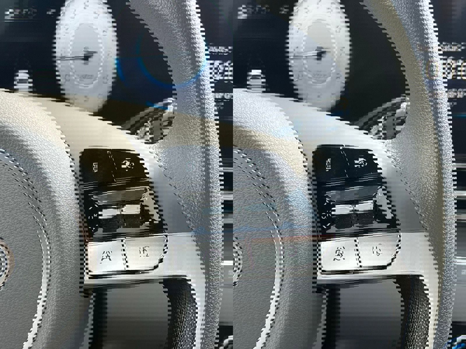 Used 2024 Hyundai Elantra SEL image 28