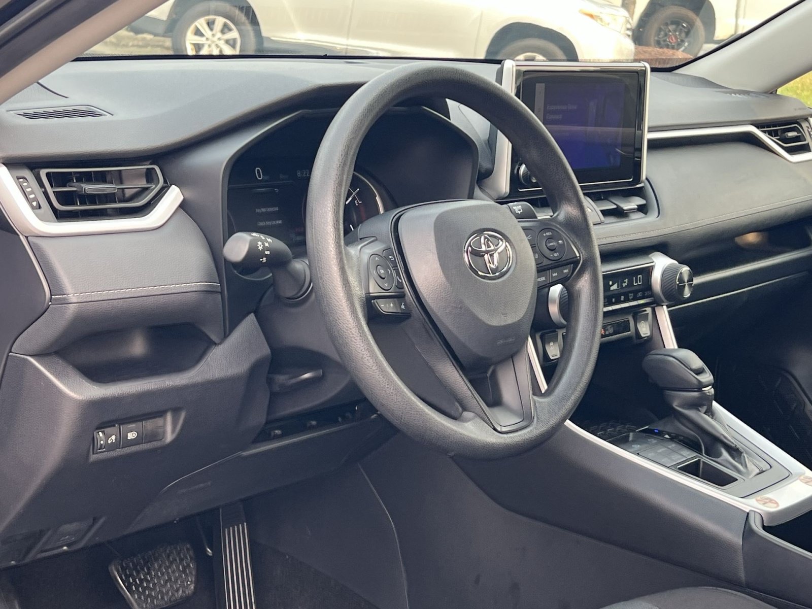 Used 2025 Toyota RAV4 XLE AWD/4WD image 16