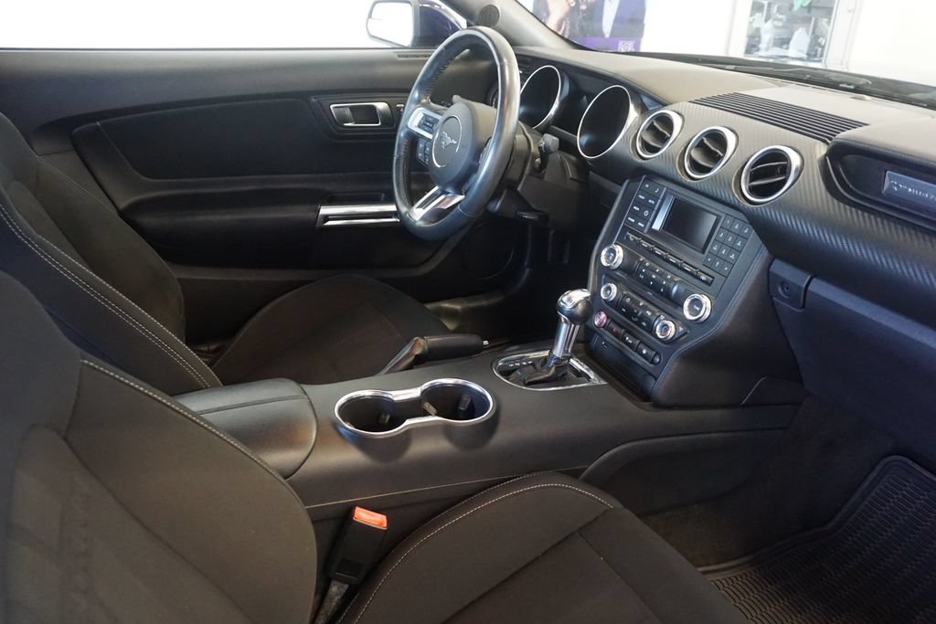 Used 2018 Ford Mustang Coupe RWD image 19