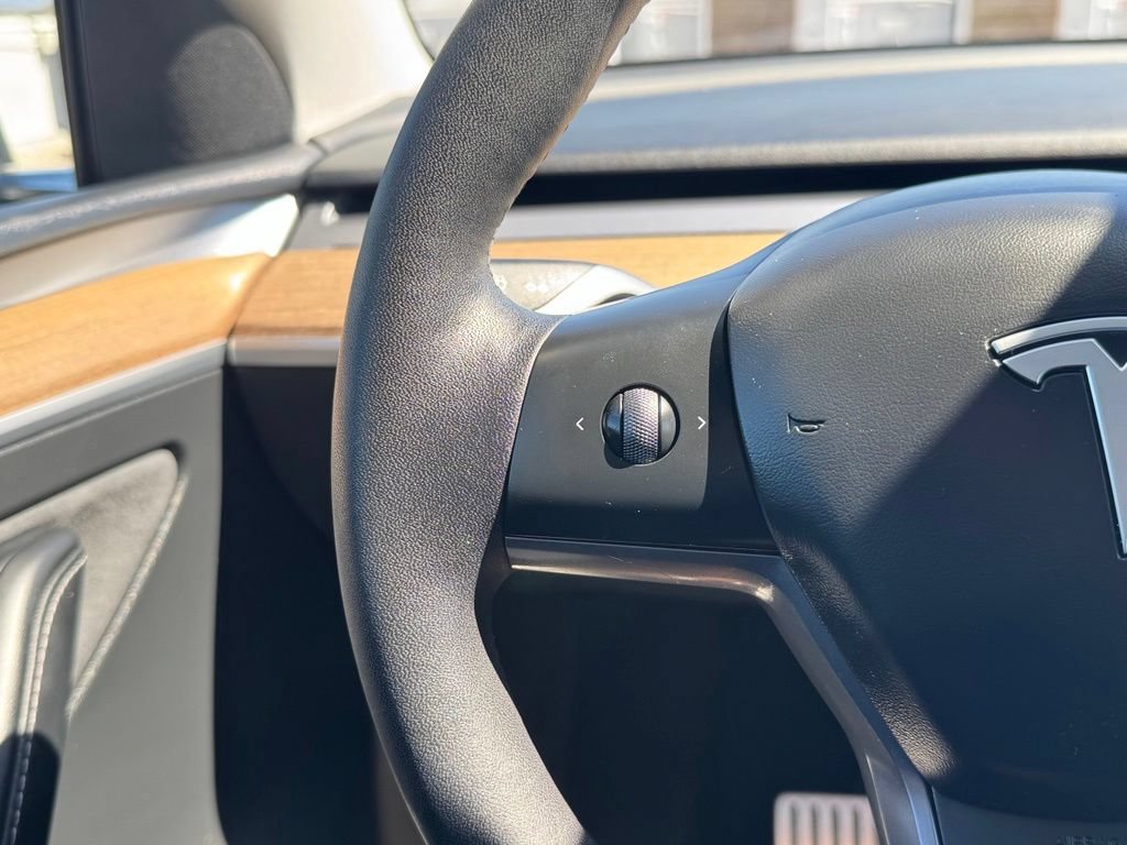 Used 2023 Tesla Model Y Performance AWD/4WD image 9