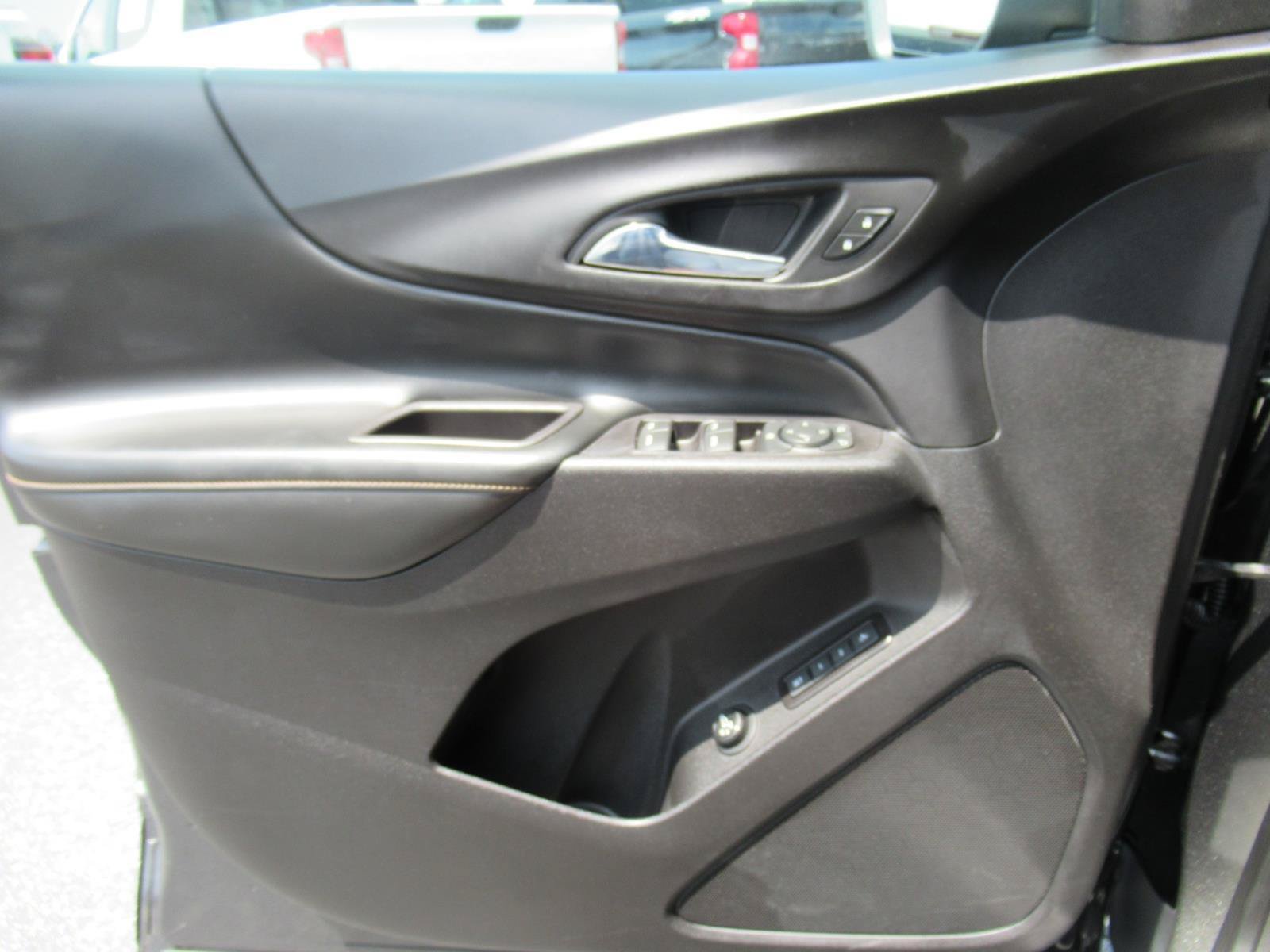 Certified 2018 Chevrolet Equinox Premier FWD image 18
