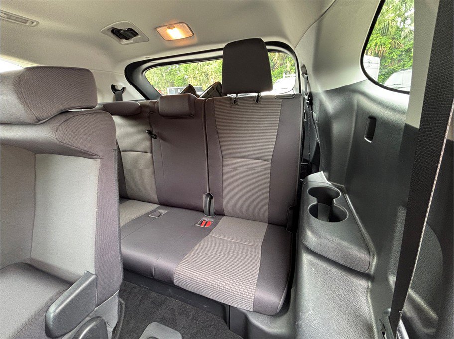Used 2020 Toyota Highlander LE FWD image 36