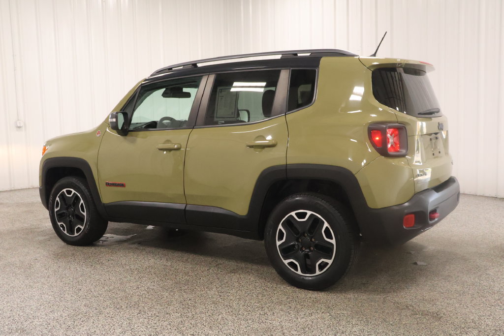 Used 2015 Jeep Renegade Trailhawk AWD/4WD image 4