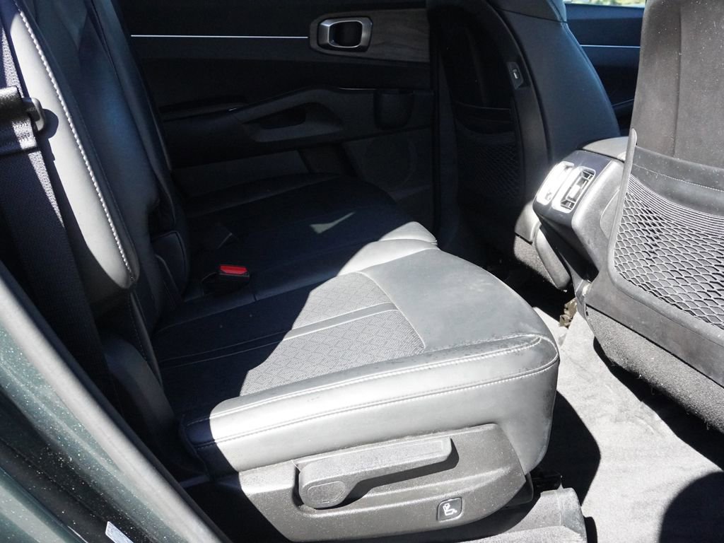 Used 2023 Kia Sorento S w/ Panoramic Sunroof Package image 29