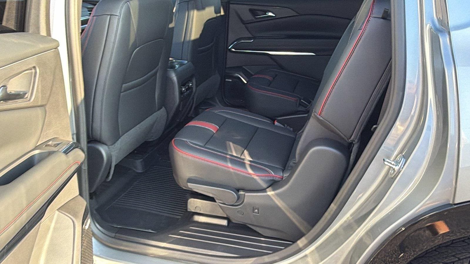 New 2027 Chevrolet Traverse RS w/ LPO, Floor Liner Package FWD image 18