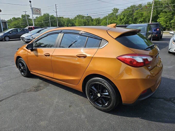 Used 2017 Chevrolet Cruze LT image 9