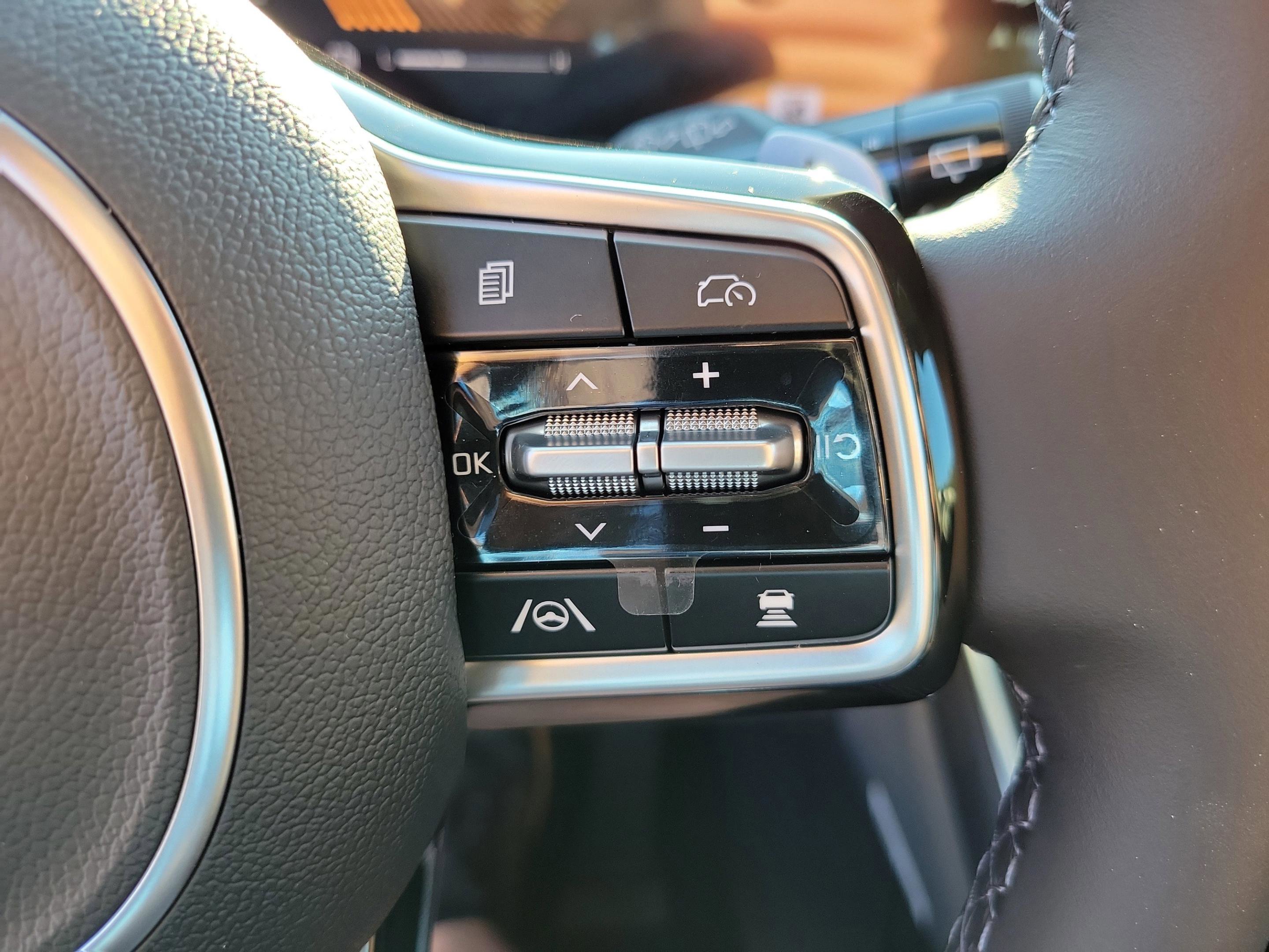 New 2026 Kia Carnival EX image 13