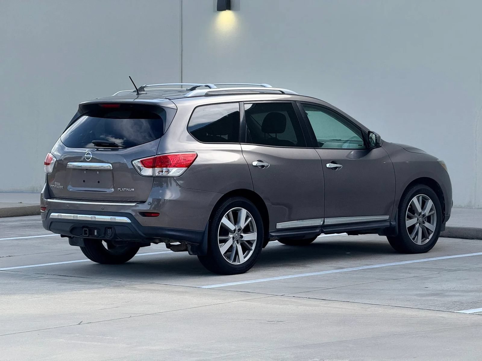 Used 2014 Nissan Pathfinder Platinum FWD image 7