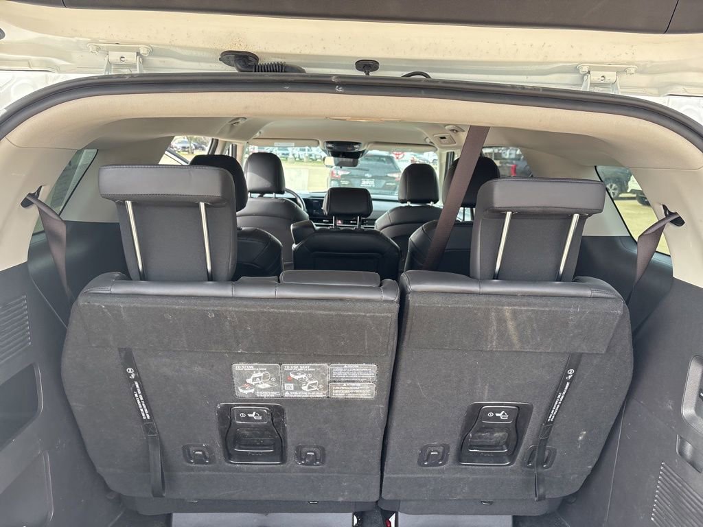 Used 2025 Kia Carnival image 22