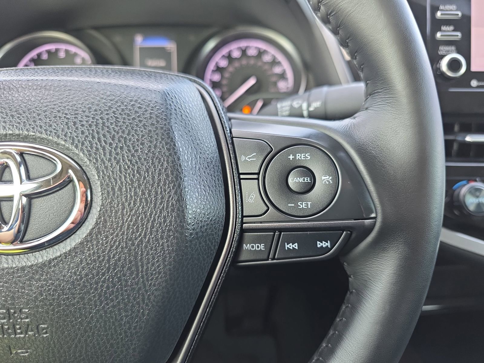 Used 2024 Toyota Camry SE w/ Convenience Package image 17