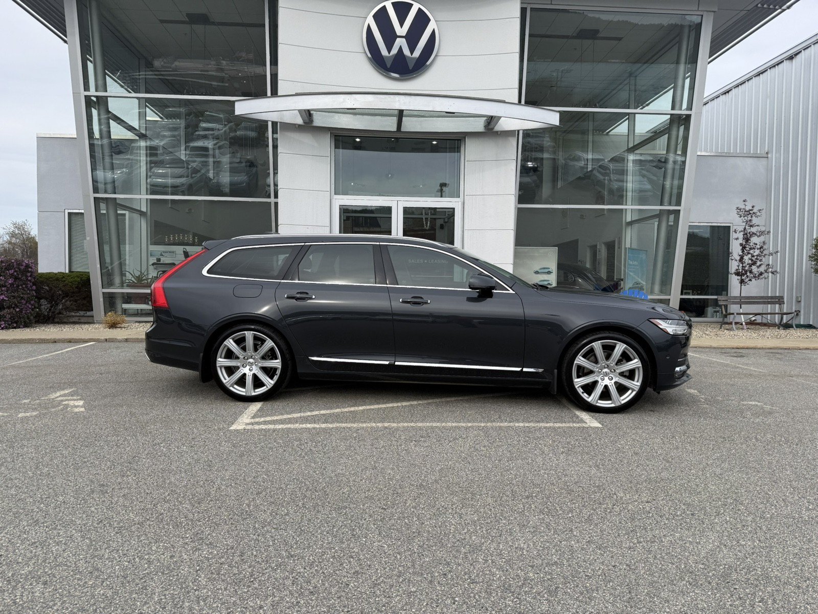 Used 2018 Volvo V90 T5 Inscription FWD image 2