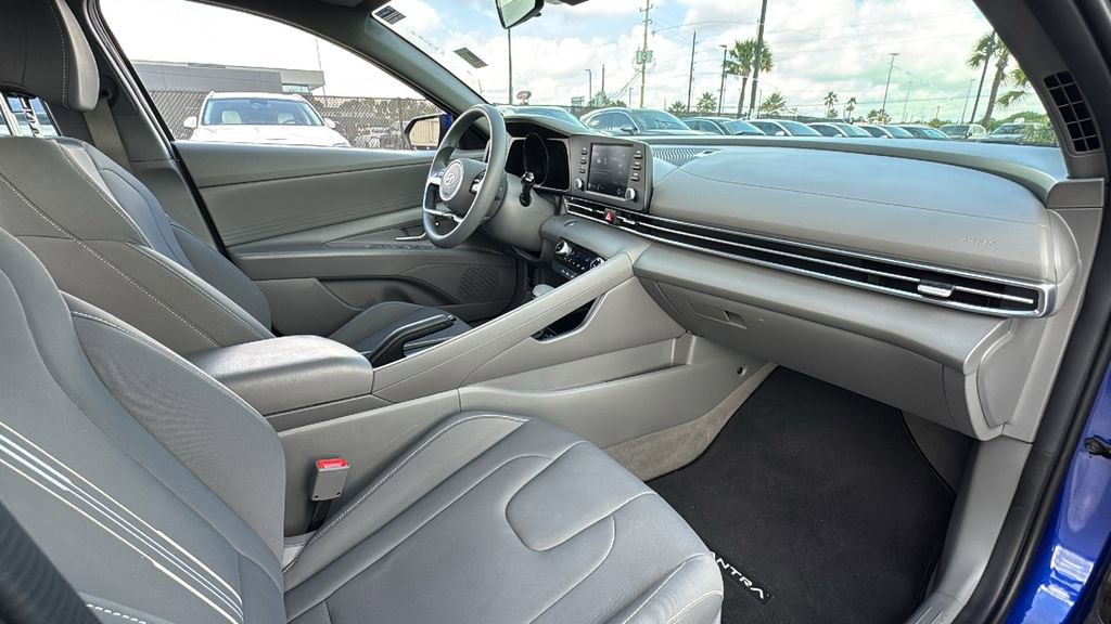 Used 2023 Hyundai Elantra SEL image 14
