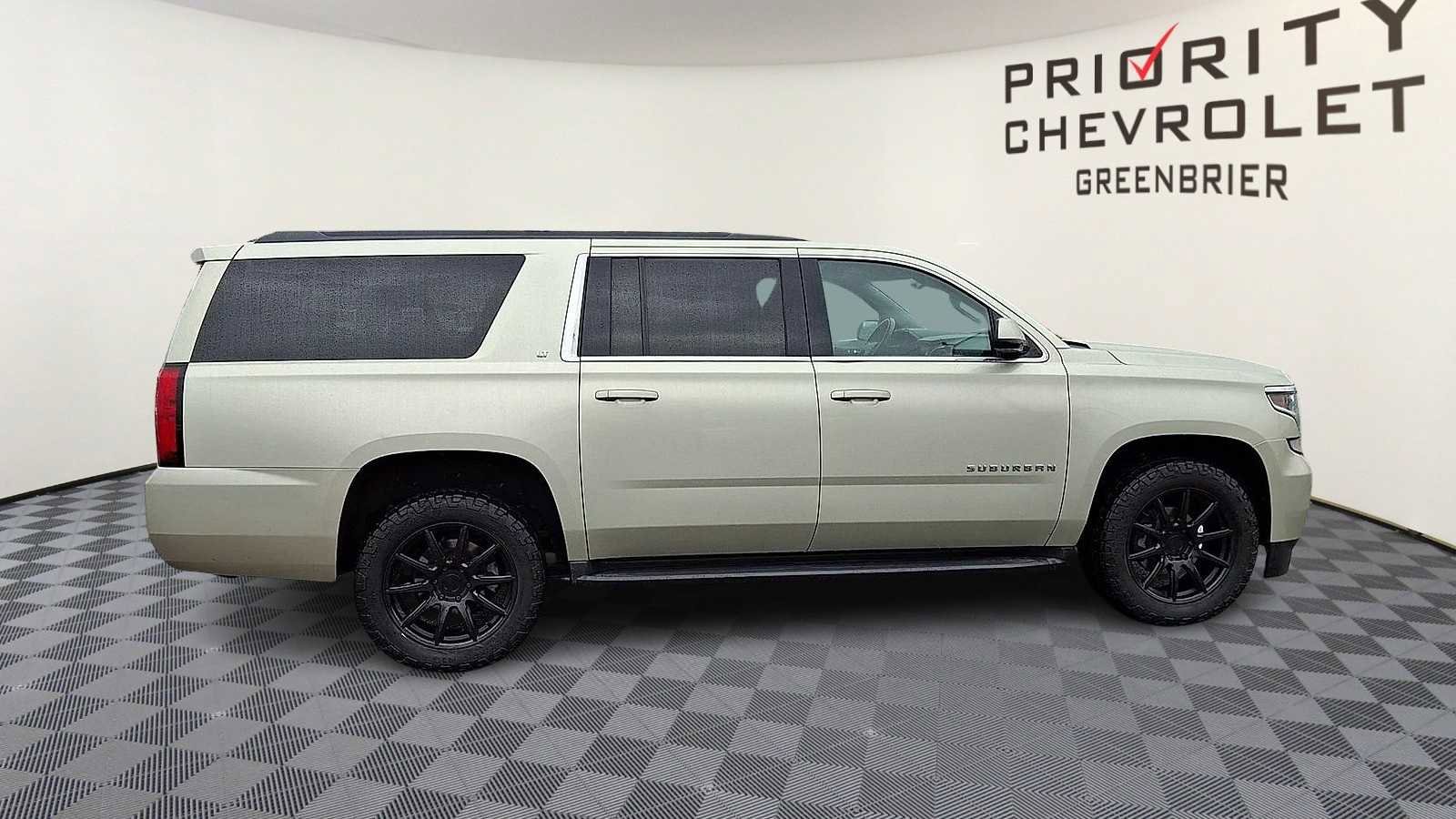 Used 2017 Chevrolet Suburban LT image 9