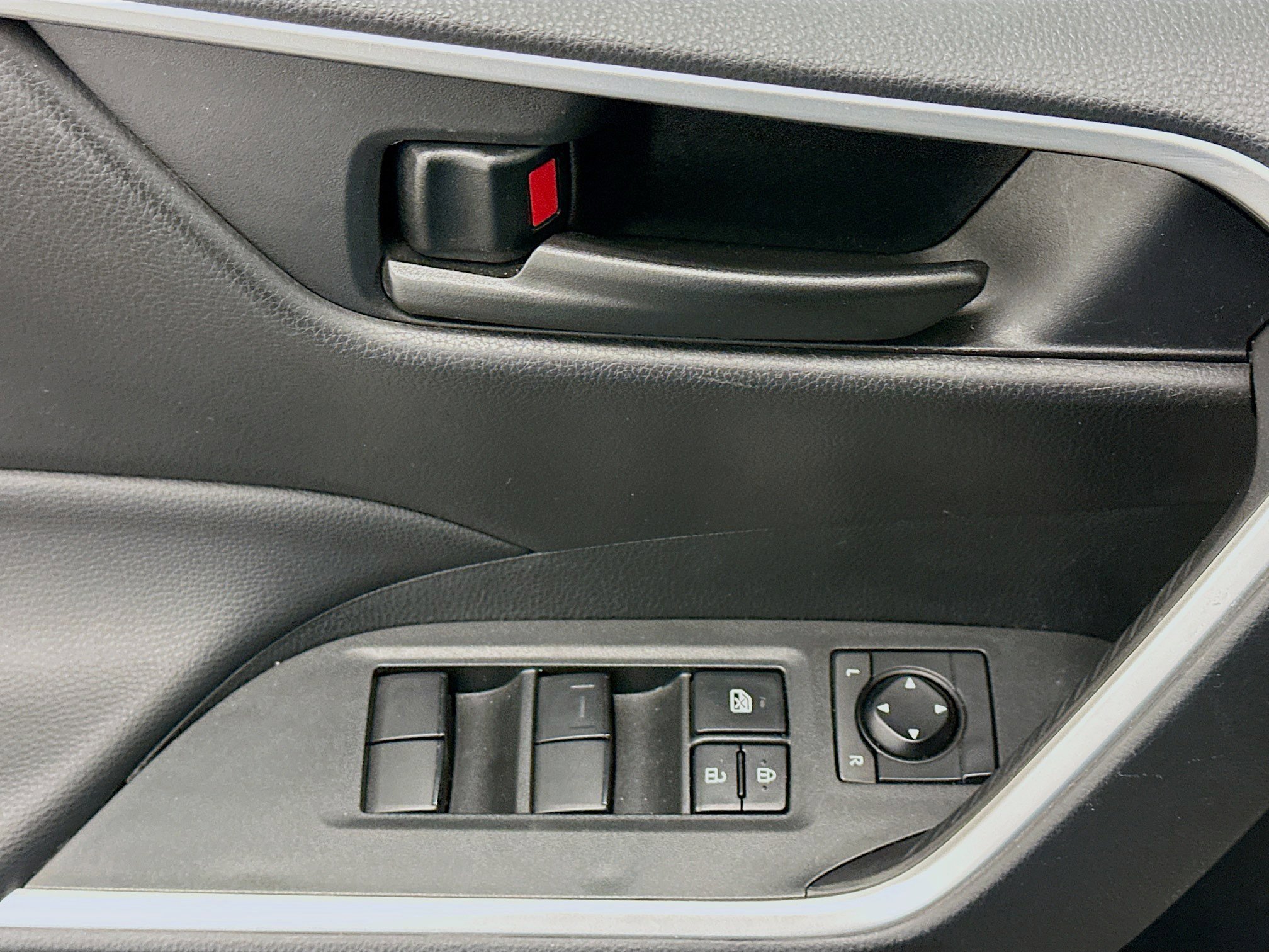 Used 2025 Toyota RAV4 LE image 15