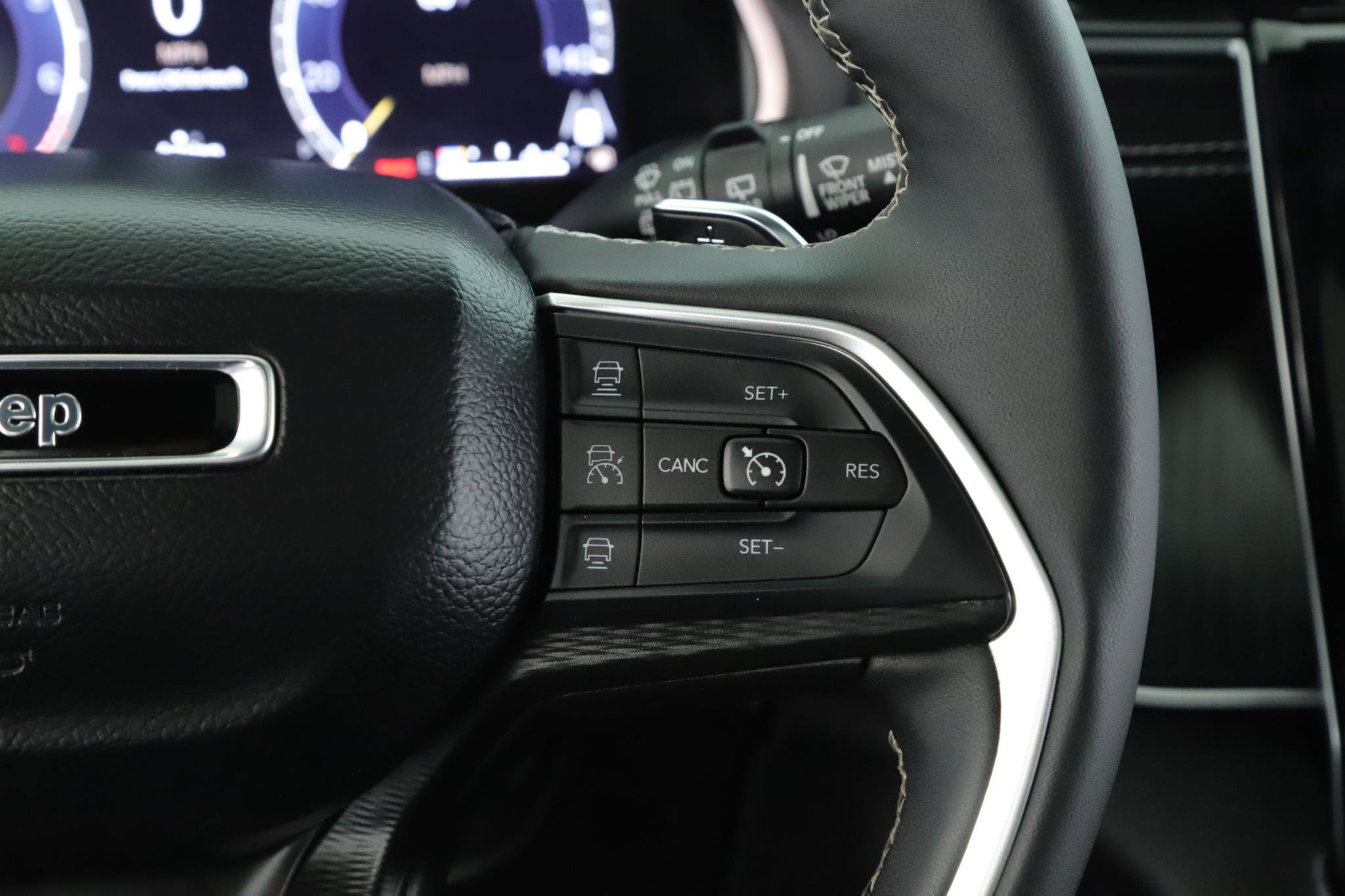 Used 2024 Jeep Grand Cherokee Altitude image 9