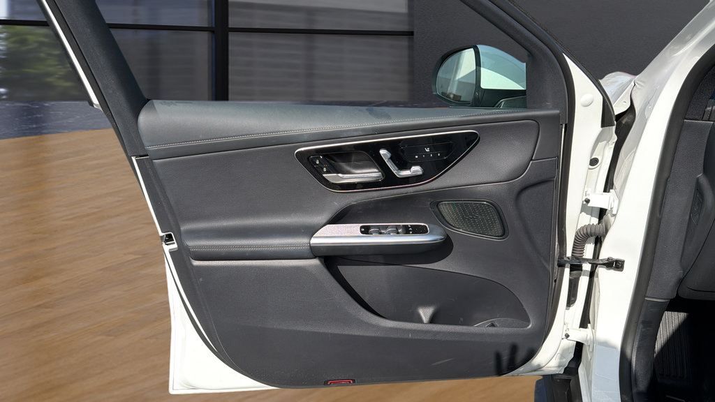 Used 2025 Mercedes-Benz GLC 300 4MATIC image 20