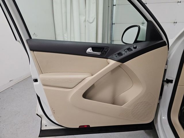 Used 2017 Volkswagen Tiguan S image 11
