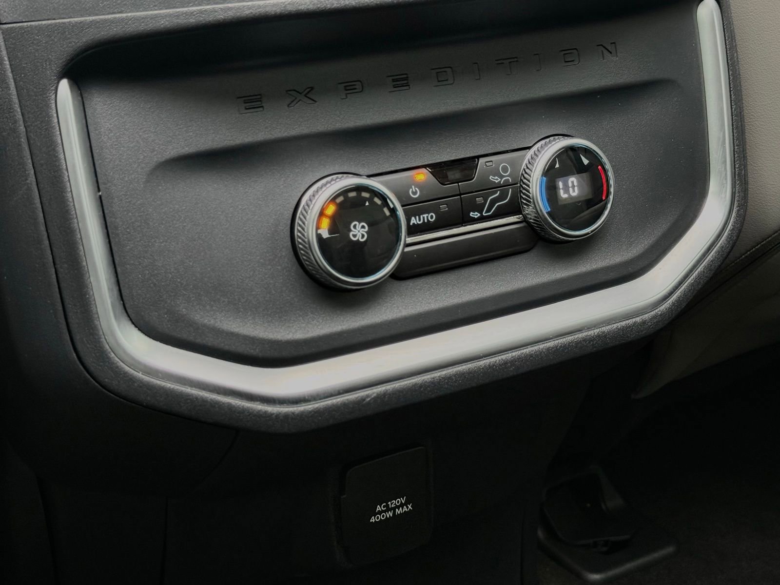 Used 2025 Ford Expedition Active image 28