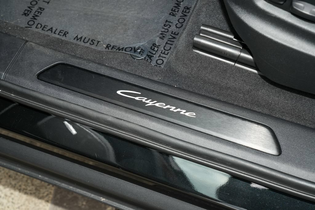 Certified 2025 Porsche Cayenne E-Hybrid AWD/4WD image 21