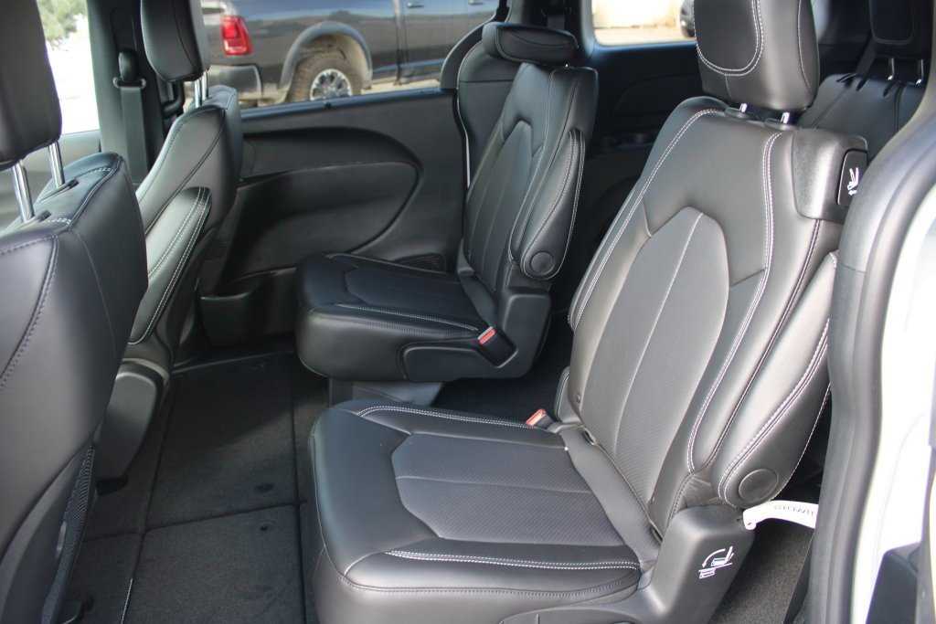 New 2026 Chrysler Pacifica Select w/ S Appearance Package image 26