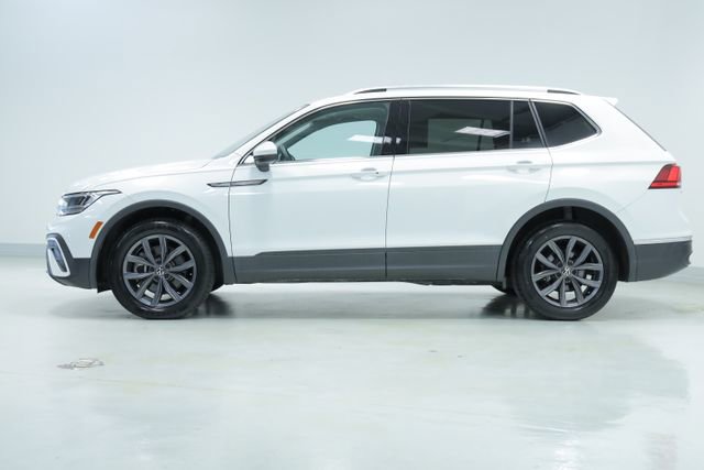 Certified 2022 Volkswagen Tiguan SE w/ Panoramic Sunroof Package image 4