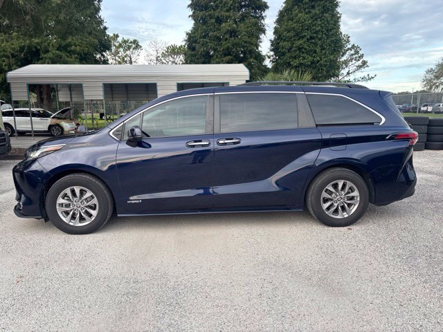 Used 2021 Toyota Sienna XLE w/ XLE Plus Package FWD image 8