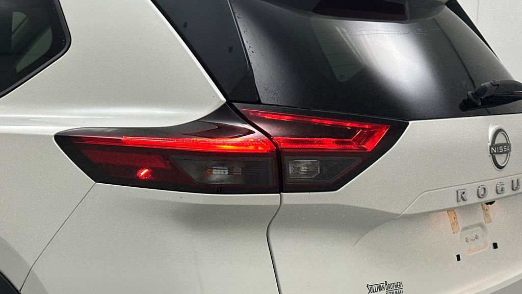 Used 2023 Nissan Rogue SV w/ SV Premium B Package image 23