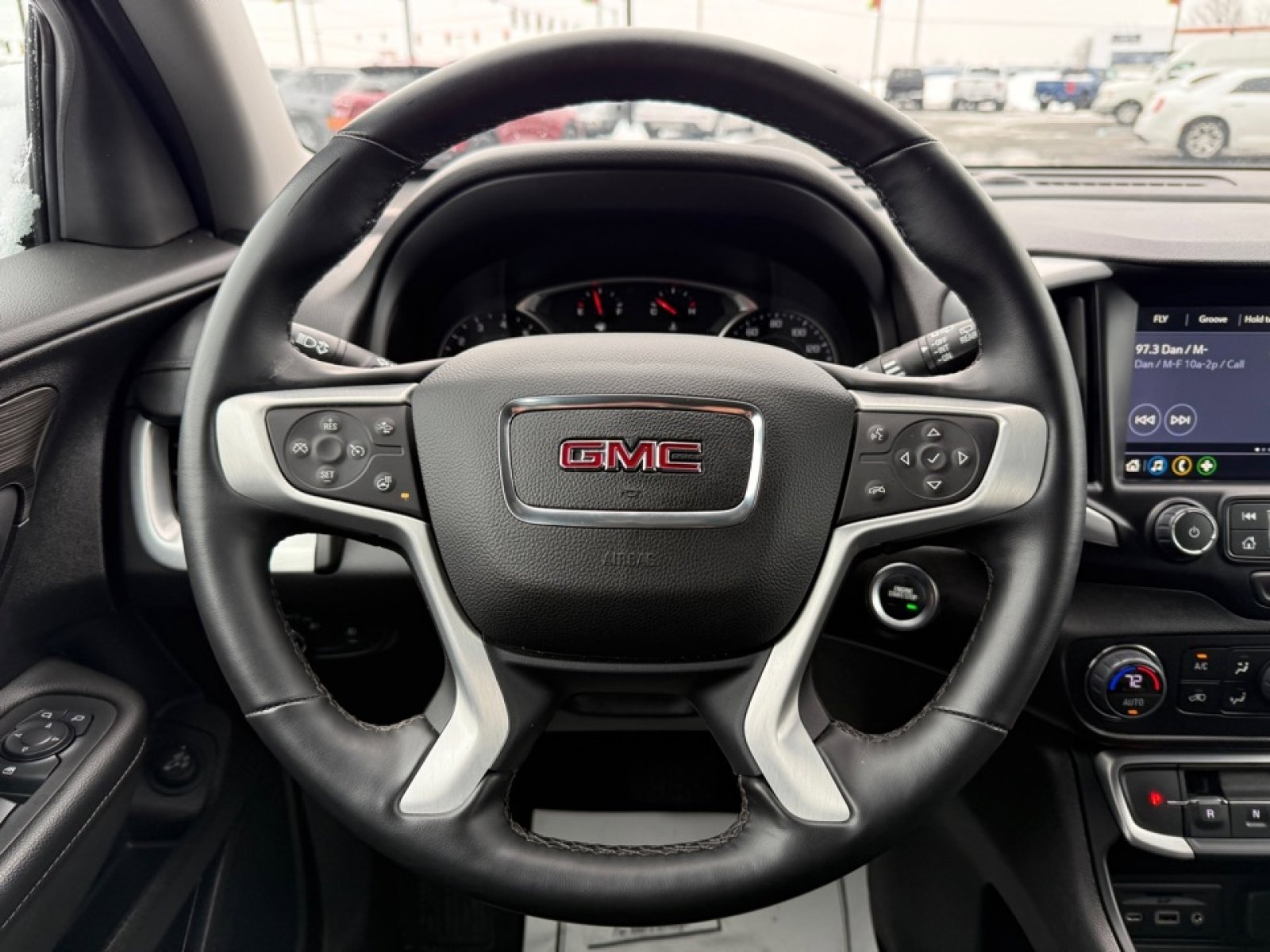 Used 2024 GMC Terrain SLT image 21