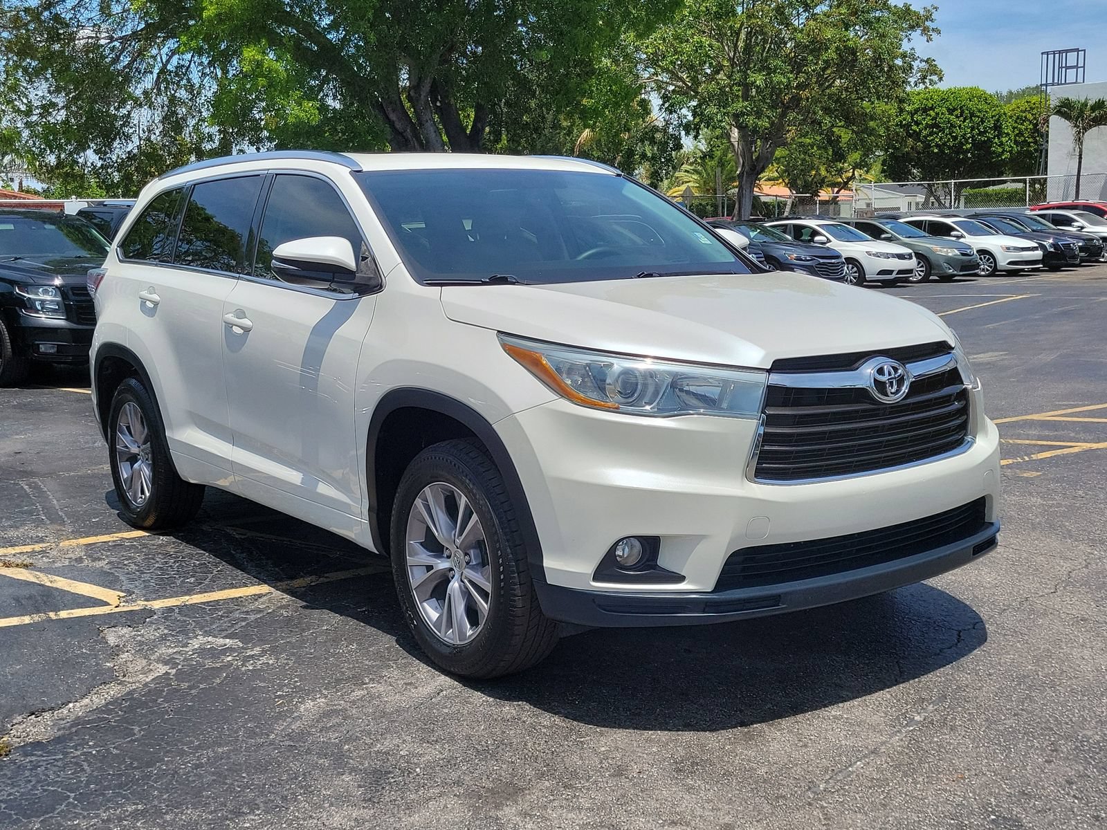Used 2015 Toyota Highlander XLE FWD image 3