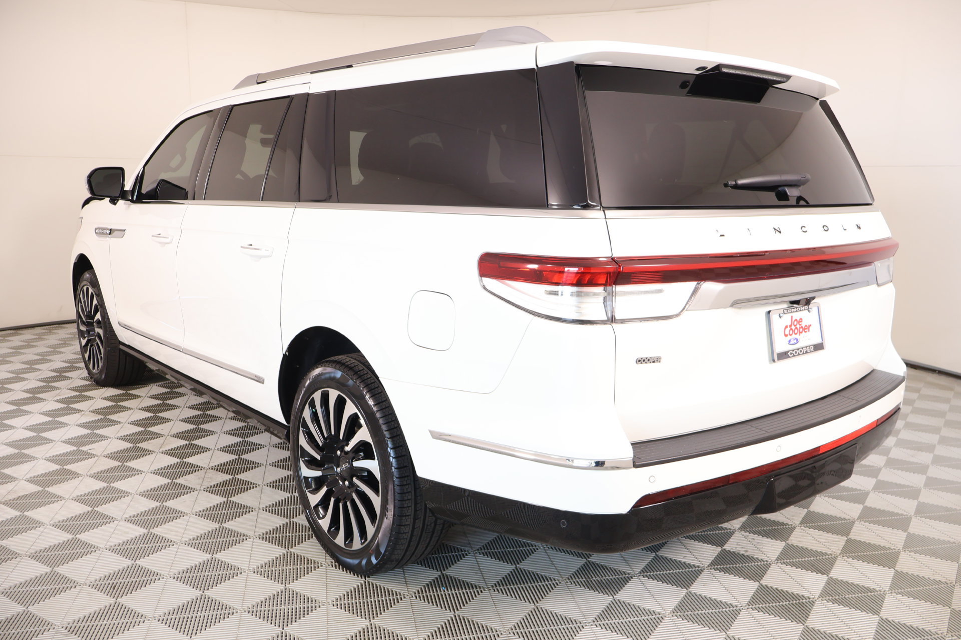Used 2024 Lincoln Navigator L Black Label AWD/4WD image 25