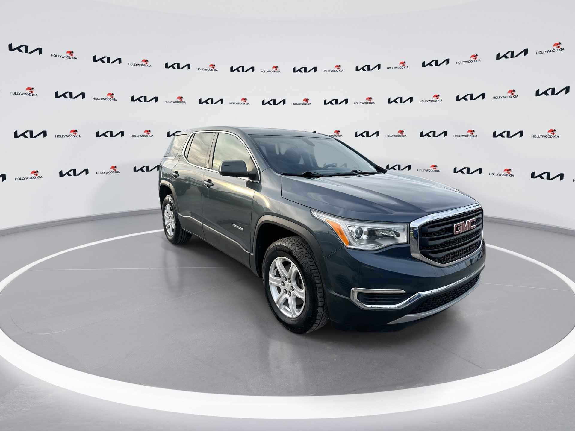 Used 2019 GMC Acadia SLE FWD image 2
