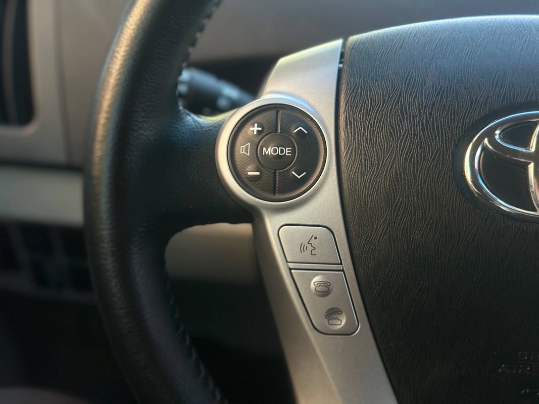 Used 2014 Toyota Prius Five FWD image 11
