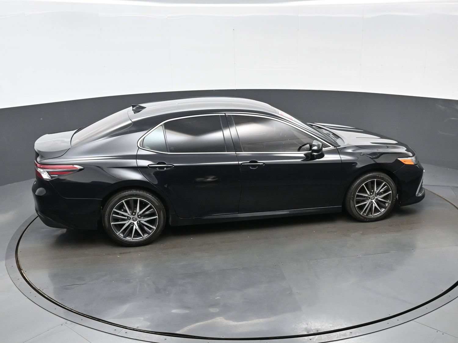 Used 2022 Toyota Camry XLE FWD image 39