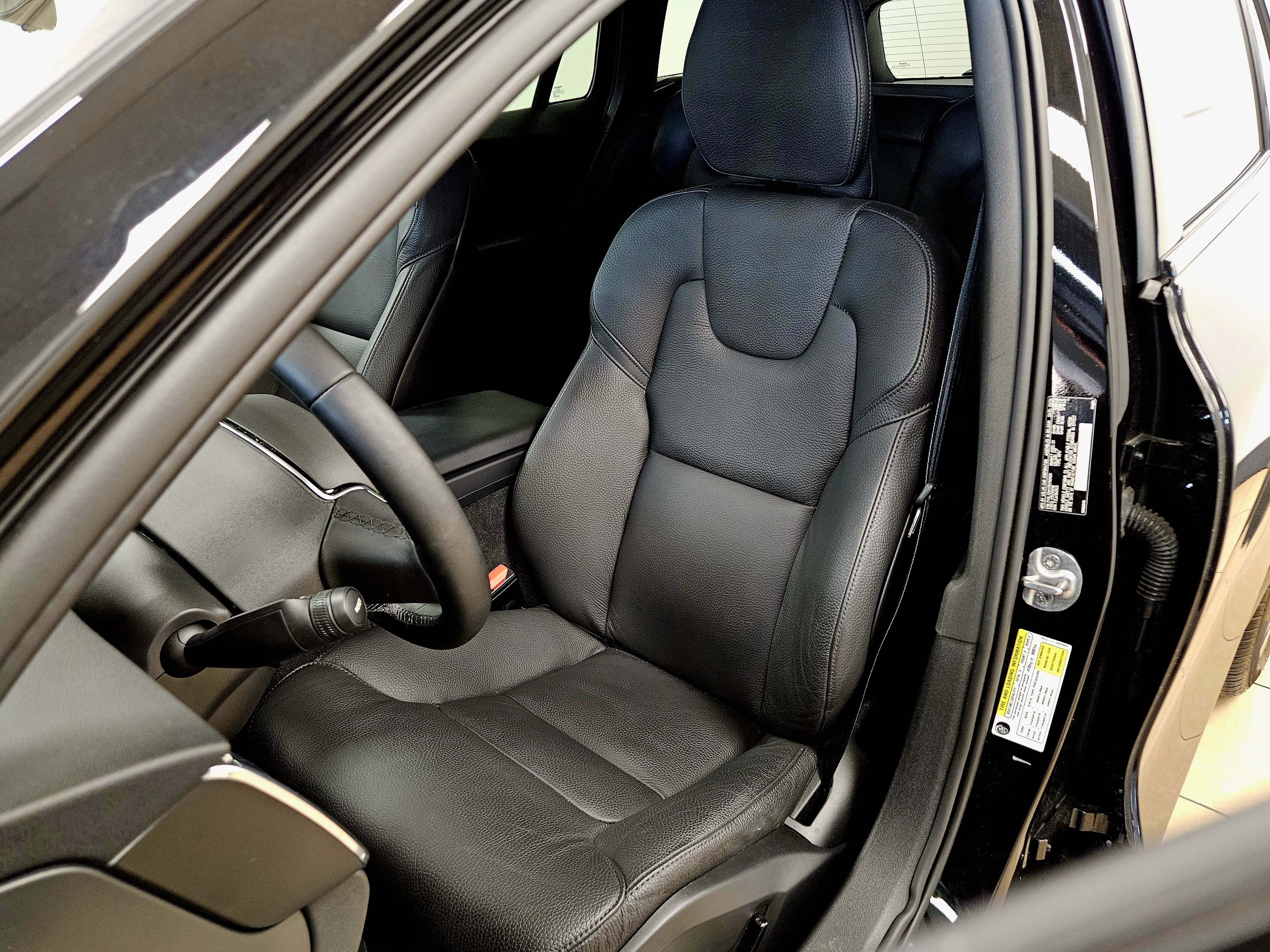 Used 2024 Volvo V60 B5 Cross Country Plus image 35