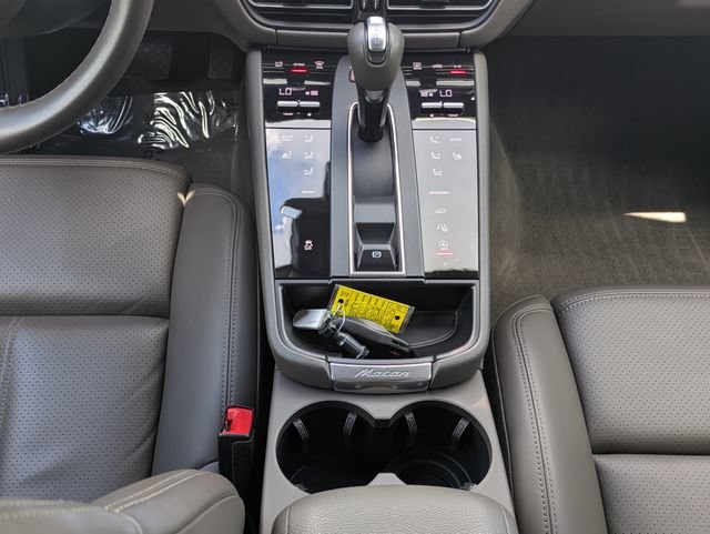 Used 2024 Porsche Macan AWD/4WD image 18